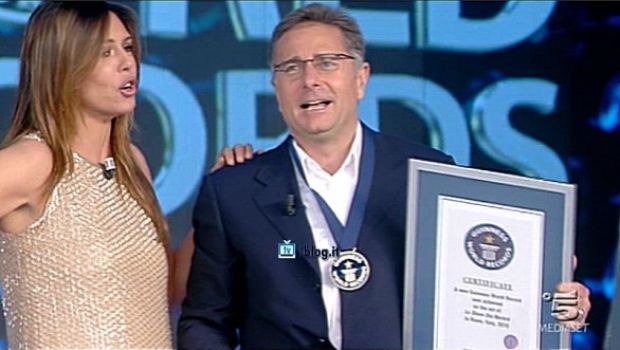 Lo Show dei Record – La terza puntata del 10 aprile 2010 – Paola Perego a Paolo Bonolis: “Sei un conduttore da record!”