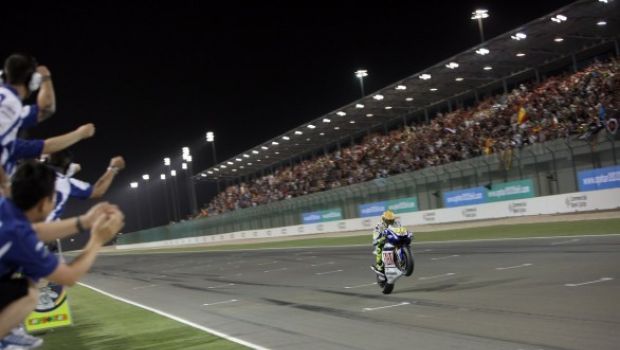 Ascolti Tv di domenica 11 aprile 2010: Boom per la Moto Gp con Valentino Rossi a 6,5 mln (24,16%). Tutti pazzi per amore 2 al 17,98% e 20,79%. Quelli che il Calcio record