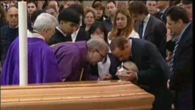 Raimondo Vianello, i funerali in diretta