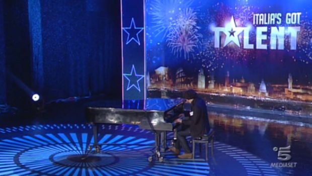 Ascolti Tv di lunedì 19 aprile 2010: Italia’s got Talent con 5 mln 400mila e il 24,51% batte sia L’Isola dei Famosi 7 (18,99%) che Montalbano fermo al 19,83% e 5 mln 400mila