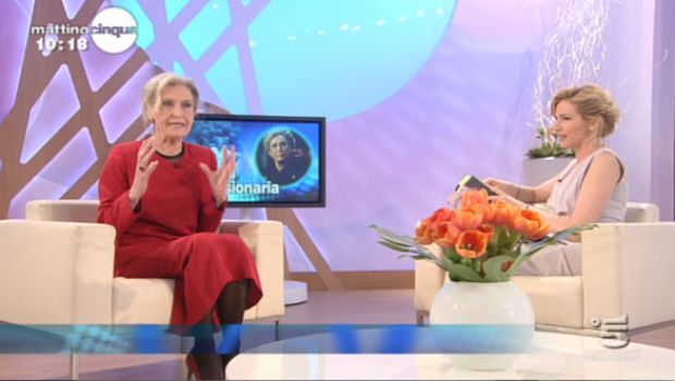 Barbara Alberti show a Mattino Cinque: “Lasciai La Talpa perché era un reality razzista”