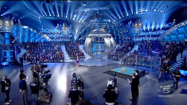 Lo Show dei Record – La quinta puntata del 24 aprile 2010 su Canale 5 con Paola Perego