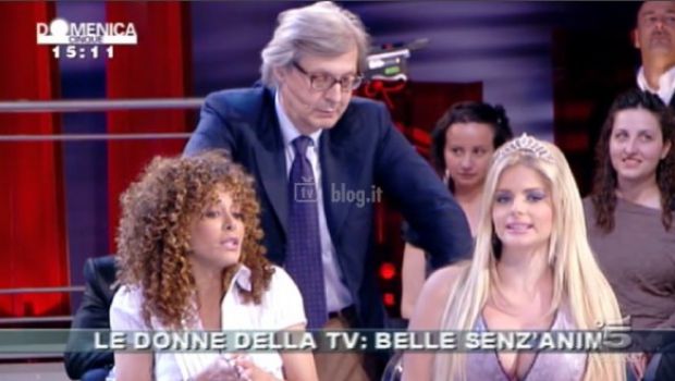 Nora Amile contro la neo-Pupa Francesca Cipriani: “Vai a fare i film porno”. Domenica Cinque rovina La Pupa e il Secchione