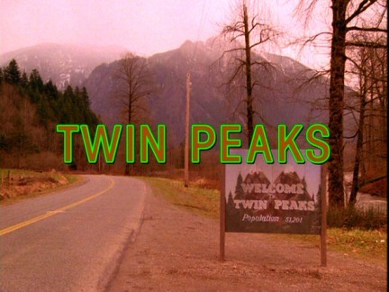 Tanti auguri Twin Peaks: dopo 20 anni torna in tv, su Steel. E la Abc “ci riprova” con Happy Town