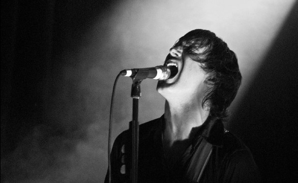 Ash: il video di Binary fatto con spezzoni di Slashed, film horror con Chris Martin (Coldplay) e Dave Grohl (Foo Fighters)