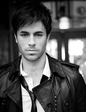 Enrique Iglesias, il nuovo album a luglio. Ascolta i singoli “Cuando Me Enamoro” e “I Like It”