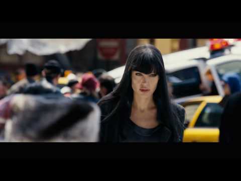 Salt – il nuovo trailer ufficiale italiano in HD