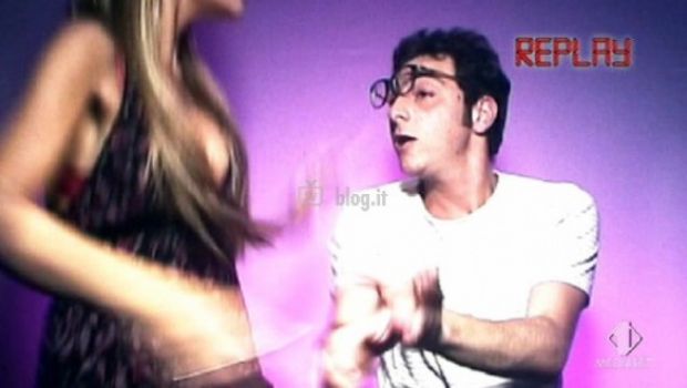 La Pupa e il Secchione: rissa tra De Giovanni e Elena (video). Secchione sotto choc: “Non mi aspettavo che fosse uno spettacolo per gli altri la mia sofferenza”
