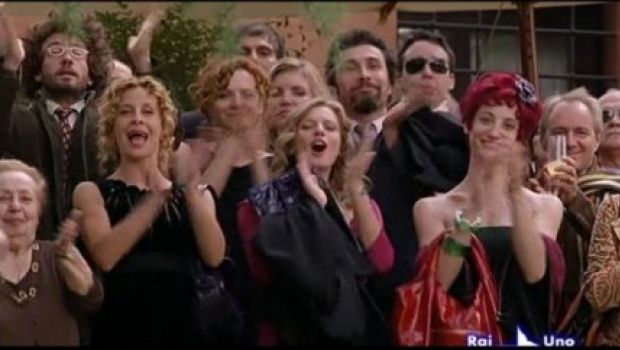 Ascolti Tv di domenica 9 maggio 2010: Tutti pazzi per amore 2 con il 16,68% e il 20,34% supera I Delitti del cuoco (16,12%). La Pupa e il Secchione vola al record del 15,24%