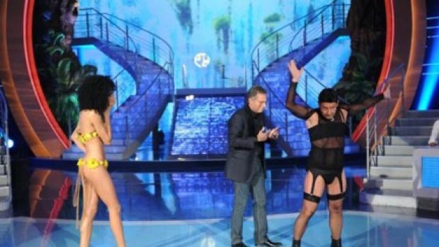 Ascolti Tv di venerdì 21 maggio 2010: Ciao Darwin 6 chiude al 31,09% con 6 mln 600mila, Ciak si Canta al 19,41%