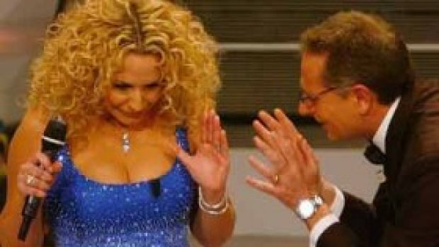 La Melandri ha acceso la televisione: “Troppe scollature”