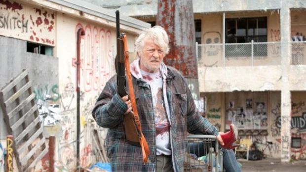 Hobo With a Shotgun – ecco la prima foto ufficiale di Rutger Hauer nei panni del protagonista