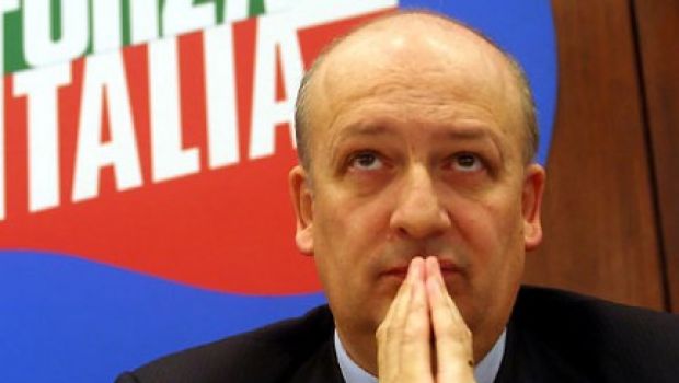 Il Ministro Bondi risponde ad Elio Germano e riaccende la polemica