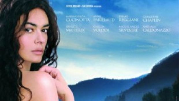 L’imbroglio nel lenzuolo – il trailer e la locandina del nuovo film di Alfonso Arau con Maria Grazia Cucinotta
