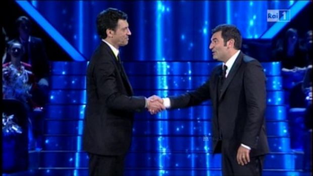 Ascolti Tv di venerdì 11 giugno 2010: Attenti a quei due vince con 4 mln 700mila (23,03%), The Rebound a 3 mln 200. 3 mln 750 per Sudafrica-Messico su Raiuno (39,17%)
