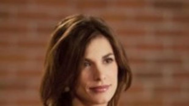 Leverage, Elisabetta Canalis stroncata dal web (ma non da alcuni lettori di TvBlog). Dal 14 novembre la terza stagione in anteprima su Joi
