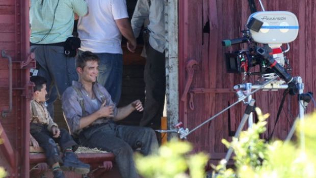 Prime foto di Robert Pattinson sul set circense di Water for Elephants