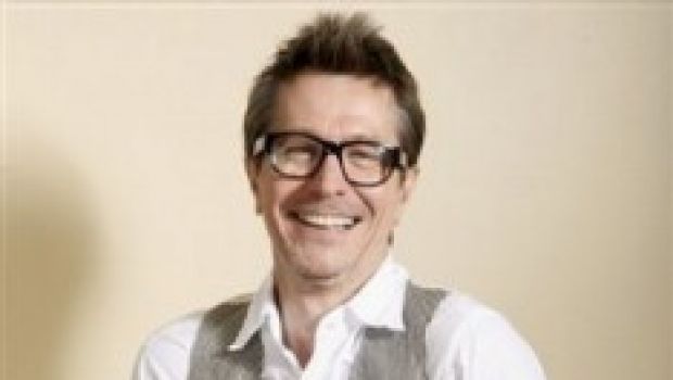 Gary Oldman e Christian Slater protagonisti di Guns, Girls & Gambling