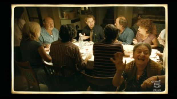 Ascolti Tv di domenica 4 luglio 2010: Indovina chi sposa mia figlia? vince con 2 mln 635mila, la Moto GP a quasi 4 mln con la vittoria di Jorge Lorenzo. Numb3rs supera Dr. House