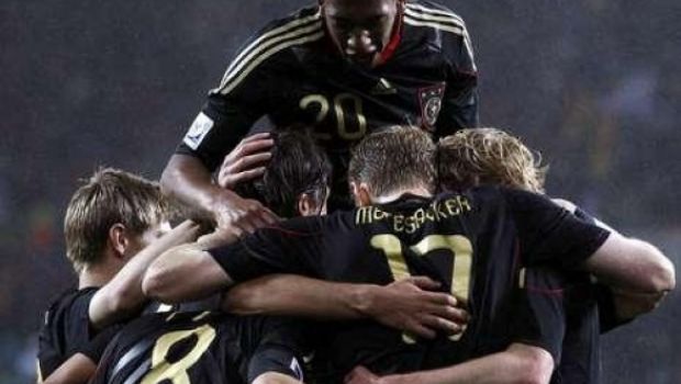 Ascolti Tv di sabato 10 luglio 2010: la finale per il terzo – quarto posto Uruguay-Germania domina con 7,3 mln (43,79%); Il principe cerca moglie a 2,3 mln (16,14%)