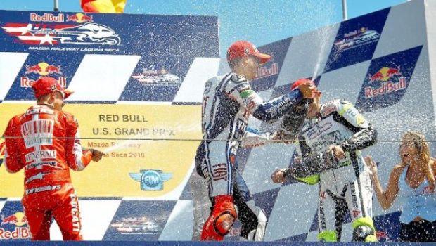Ascolti Tv Domenica 25 luglio 2010: vince Il Commissario Manara. Boom per la Moto GP a 5 mln (38,01%) su Canale 5 e la F1 su Rai 1 a 7 mln (50,79%). Dr. House chiude al 13%