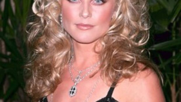 Elisabeth Röhm sarà la mamma di Taylor Lautner in Abduction