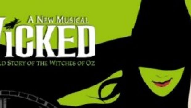Con J.J. Abrams, James Mangold, Ryan Murphy e Rob Marshall fra i registi papabili, Wicked è sempre più vicino ad approdare nei cinema