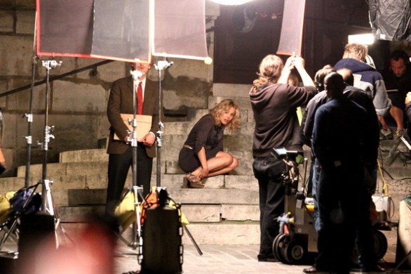 Midnight in Paris – Carla Bruni-Sarkozy e Rachel McAdams sul set del film di Woody Allen