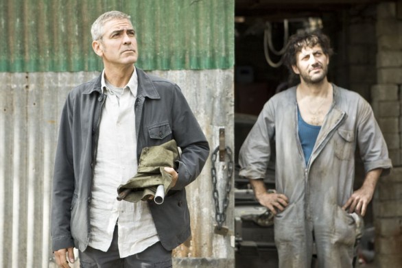The American – le foto ufficiali e la locandina italiana del thriller con George Clooney