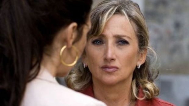 Ascolti Tv venerdì 6 agosto 2010: pareggio tra La leggenda della sirena e Il coraggio di Angela