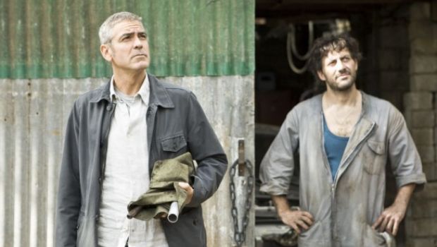 The American – le foto ufficiali e la locandina italiana del thriller con George Clooney