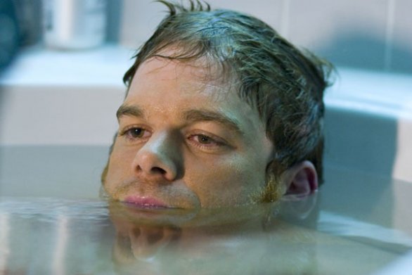 Dexter – La seconda stagione su Cielo da stasera alle 21, con Nurse Jackie