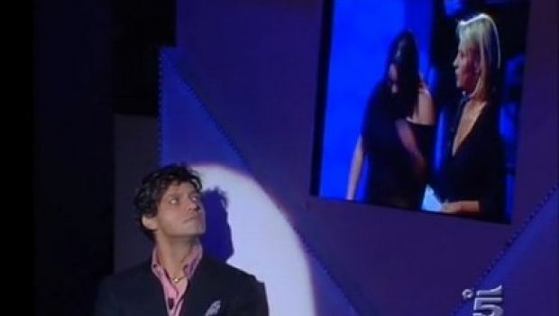 Gabriel Garko a C’è Posta per un’ironia della sorte. E Ti Lascio una canzone parte senza break