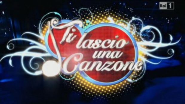 Ti lascio una canzone 4 – terza puntata, 22 settembre 2010. Elisa Isoardi al posto di Antonella Clerici (nella sigla), che si scatena col Ballo di Simone. Vince Almeno tu nell’universo, cantata da Rita Ciccarone