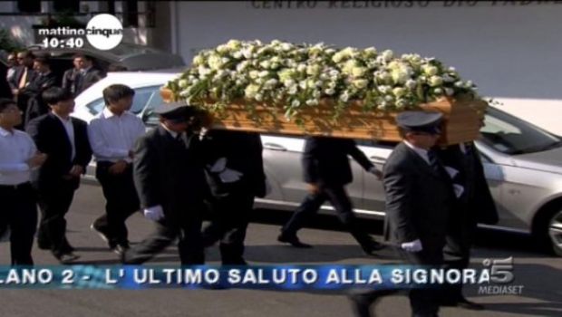 Sandra Mondaini, i funerali in diretta