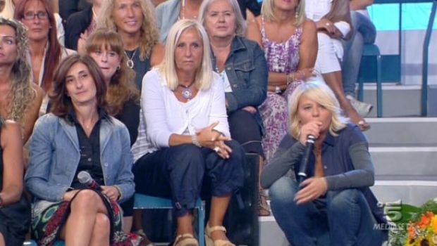 Uomini e Donne – Andrea Angelini e Samuele Nardi hanno più fan che pretendenti. Caterina show: “Brutto ambiente”