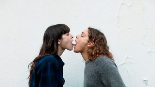 Venezia 2010: recensioni di Attenberg, The Ditch, Sorelle mai e Promises written in water