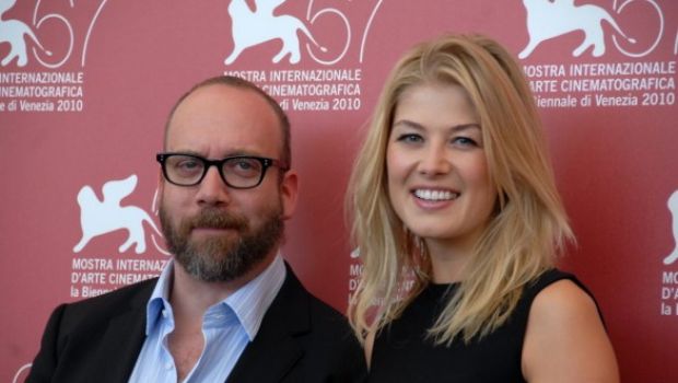 Venezia 2010 – Cartoline dal Festival: La Versione di Barney porta a Venezia Paul Giamatti e Rosamund Pike