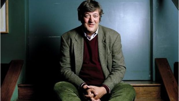 Stephen Fry sarà Mycroft in Sherlock Holmes 2