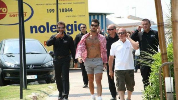 Esclusivo Cineblog: Fabrizio Corona fatto fuori da Scarface 2010