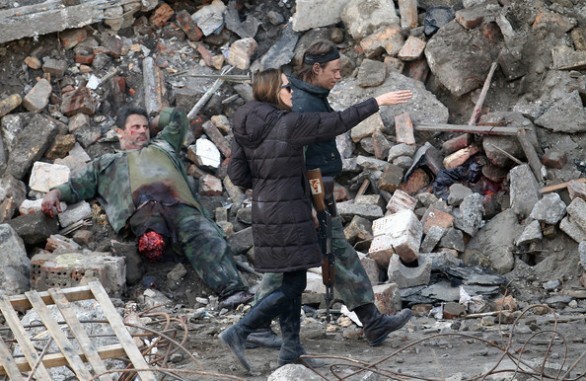 Angelina Jolie sul set del suo primo film da regista a Budapest – le foto