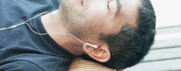 Top-10 delle canzoni che fanno piangere gli uomini