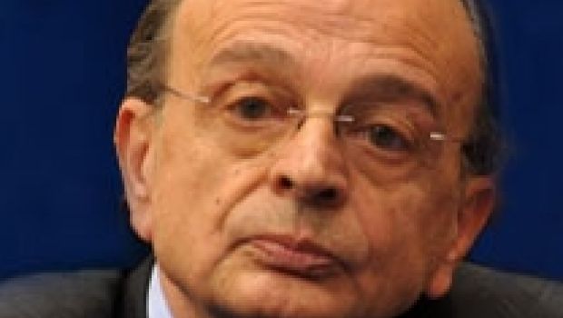 Antonio Verro: “Antonella Clerici finta aziendalista e per Sanremo 2012 vorrei Renzo Arbore”