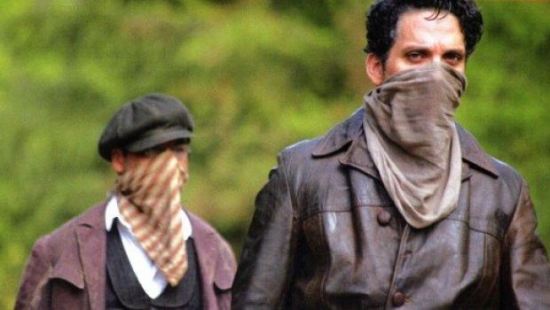 Ascolti Tv Lunedì 4 ottobre 2010: Beppe Fiorello stravince con 7 mln, I Cesaroni a 6. Boom di Striscia a 7 mln, Amici al 22,01%. Ottimi Csi Miami, The Mentalist e FlashForward