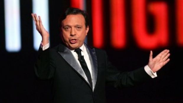 Piero Chiambretti fugge dal martedì e ripara al venerdì dopo Io Canto