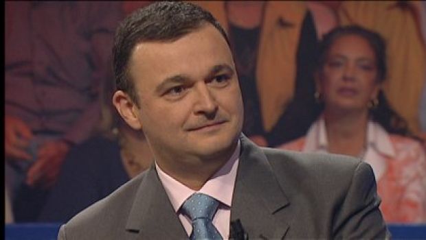 A Chi Vuol Essere Milionario Roberto Riva Cambrino vincerà 300.000 Euro o 1 Milione? Sondaggio su TvBlog