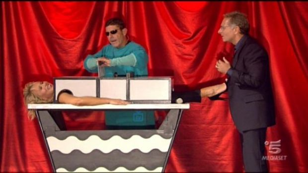 Ascolti Tv Giovedì 14 ottobre 2010: Annozero (23,47%) batte Chi ha incastrato Peter Pan (22,47%), entrambi sopra i 6 mln. Mattino Cinque al 21,97% e 22,79% e Chiambretti night cresce al 15,31%