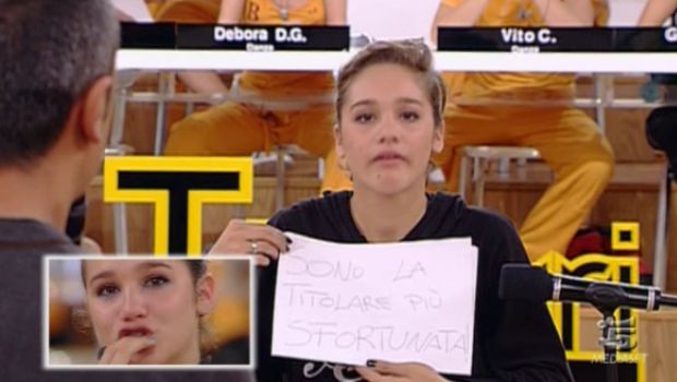 Amici docet: Francesca Nicolì fuori dalla scuola. Per rientrare dovrà studiare (anche) la Divina Commedia