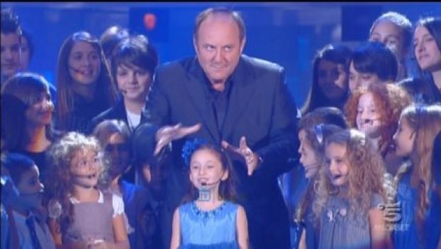 Io Canto – La sesta puntata del 22 ottobre 2010. Scotti si vergogna per “tutto questo interesse per la morte”. Vince Un anno d’amore