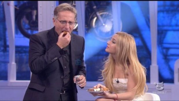 Ascolti Tv Giovedì 28 ottobre 2010: Il Peter Pan di Bonolis con 6 mln (22,07%) supera Annozero su Terzigno (20,85%). Record Chiambretti Night con Monica Bellucci al 18,76%. Bene Csi Miami e The Mentalist
